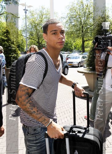 Amsterdam 4 juni 2010
Spelers Nederlands elftal melden zich bij het Hilton Hotel voor de laatste vriendschappelijke wedstrijd voor het WK. Gregory v d Wiel met een Buddha to Buddha armband
Peter Smulders bv