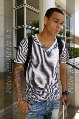 Amsterdam 4 juni 2010
Spelers Nederlands elftal melden zich bij het Hilton Hotel voor de laatste vriendschappelijke wedstrijd voor het WK. Gregory v d Wiel met een Buddha to Buddha armband
Peter Smulders bv