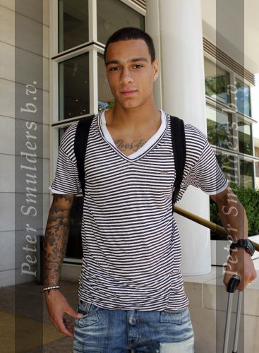 Amsterdam 4 juni 2010
Spelers Nederlands elftal melden zich bij het Hilton Hotel voor de laatste vriendschappelijke wedstrijd voor het WK. Gregory v d Wiel met een Buddha to Buddha armband
Peter Smulders bv
