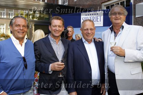 Amsterdam 3 juni 2010
Hotel the Grand is gekozen tot terras van het jaar. Harrie v d Moesdijk met Jan v d Moesdijk Sjaak v Vliet en Kris Bazilovic
Peter Smulders bv