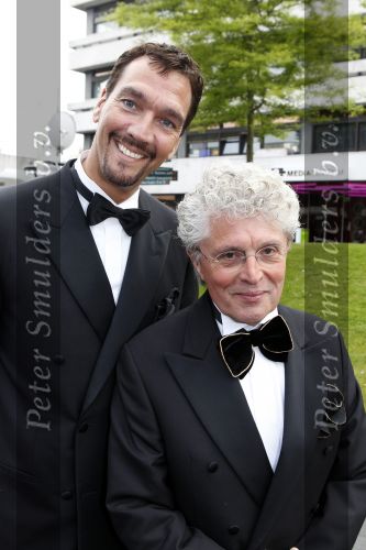 Hilversum 7 juni 2010
Uitreiking Johnny Kraaykamp Musical awards in studio 21/22. Jacques d Ancona met zijn vriend Hans
Peter Smulders bv
