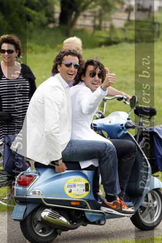 Amsterdam 25 mei 2010
Vespa scooter rally van Grazia. Jan Joost v Gangelen met zijn broer
Peter Smulders bv