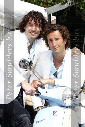 Amsterdam 25 mei 2010
Vespa scooter rally van Grazia. Jan Joost v Gangelen met zijn broer
Peter Smulders bv