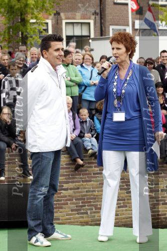 Blokzijl 15 mei 2010
Jan Smit wordt door Hennie v d Most en Lucie de Lange tot Havenmeester  d\'honneur van blokzijl gemaakt.
Peter Smulders bv