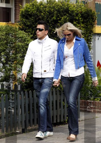 Volendam 29 mei 2010
Jan Smit en zijn zwangere vriendin Liza Plat aan het wandelen.
Peter Smulders bv