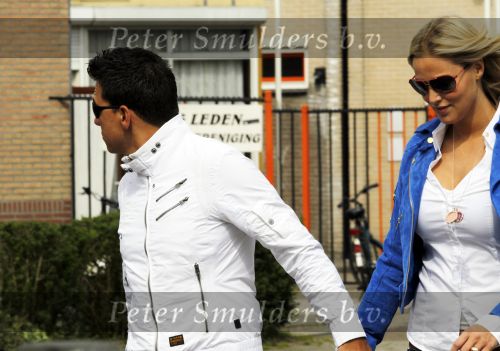 Volendam 29 mei 2010
Jan Smit en zijn zwangere vriendin Liza Plat aan het wandelen.
Peter Smulders bv
