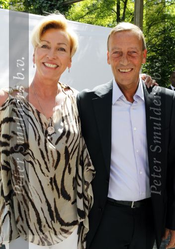 Amsterdam 3 juni 2010
Trouwen Frank en Stephanie Rijkaard bij hotel arena. Johan Neeskens met zijn vrouw
Peter Smulders bv