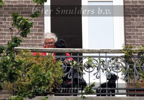 Amsterdam 31 mei 2010
John v d Rest met zijn hondjes op zijn terras.
Peter Smulders bv