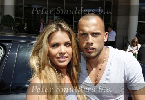 Amsterdam 4 juni 2010
Spelers Nederlands elftal melden zich bij het Hilton Hotel voor de laatste vriendschappelijke wedstrijd voor het WK. Johnny en Charlotte Heitinga
Peter Smulders bv