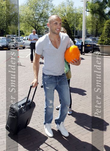 Amsterdam 4 juni 2010
Spelers Nederlands elftal melden zich bij het Hilton Hotel voor de laatste vriendschappelijke wedstrijd voor het WK. Johnny en Charlotte Heitinga
Peter Smulders bv