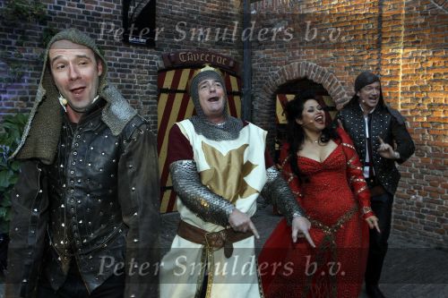 Muiden 18 mei 2010
Presentatie Spamalot met Johnny Kraaykamp jr Paul Groot Owen Schoemacher en Linda Wagemakers. Albert Verlinde produceert het.
Peter Smulders bv