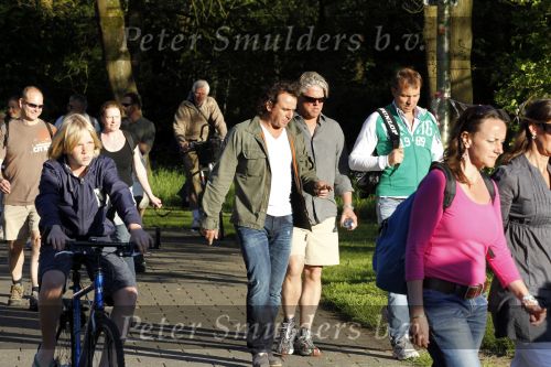 Laren 2 juni 2010
Marco leontien Senna en Luca Brsto lopen mee met de avond vierdaagse. Marco en Luca lopen 10 km en Leontien en Senna 5km.
Peter Smulders bv