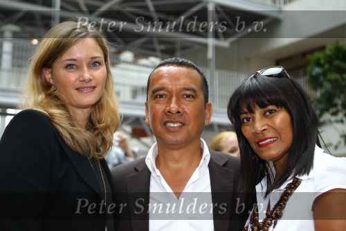 Utrecht 7 Juni 2010, Locatie Mercedes Nederland, 5e introductie van het Magazine Helden, gemaakt foor Frits Barend en zijn dochter Barbara Barend
Victor v Bronckhorst met zijn vrouw Fransien v Bronckhorst en de echtegenote van Giovanni v Bronckhorst, Marieke v  Bronckhorst
Foto Peter Smulders BV
