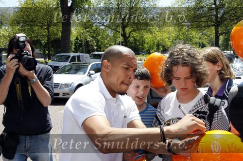 Amsterdam 4 juni 2010
Spelers Nederlands elftal melden zich bij het Hilton Hotel voor de laatste vriendschappelijke wedstrijd voor het WK. Nigel de Jong
Peter Smulders bv