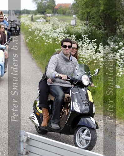 Amsterdam 25 mei 2010
Vespa scooter rally van Grazia. Oren Schrijver en Celine Purcell
Peter Smulders bv