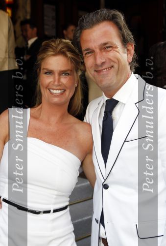 Amsterdam 25 mei 2010
Premiere Sex and the city 2 in Tuschinski. Patricia rietveld met man
Peter Smulders bv