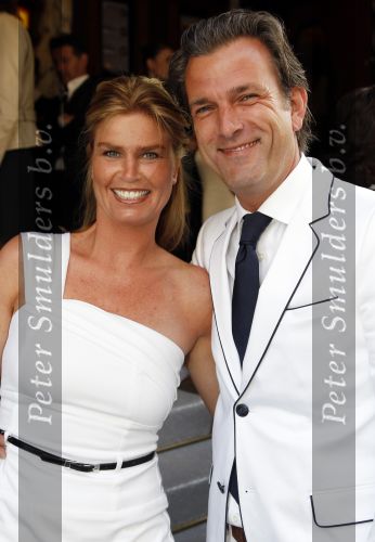 Amsterdam 25 mei 2010
Premiere Sex and the city 2 in Tuschinski. Patricia rietveld met man
Peter Smulders bv