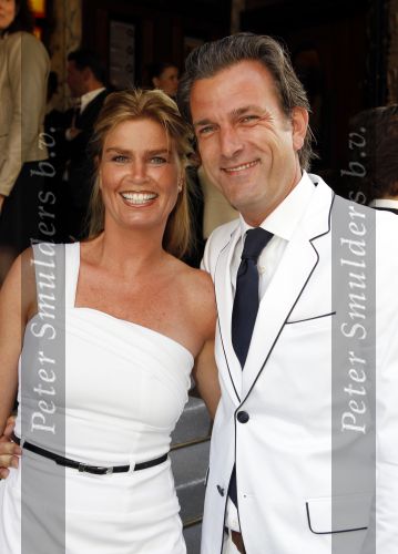 Amsterdam 25 mei 2010
Premiere Sex and the city 2 in Tuschinski. Patricia rietveld met man
Peter Smulders bv