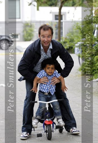 Amsterdam 29 mei 2010
Peter v d Vorst met zijn zoontje op de fiets.
Peter Smulders bv