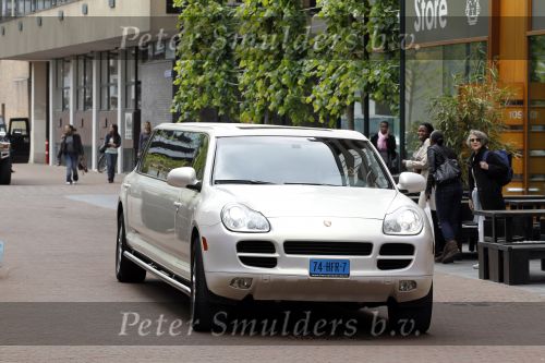 Rotterdam 27 mei 2010
Trouwen Royston Drenthe in rotterdam met Daisy. verlengde porsche cayenn
Peter Smulders bv