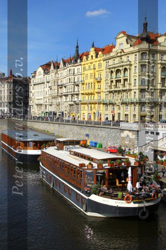 Praag, Golf Perstrip NVGJ naat Tjechie

Foto Peter Smulders BV