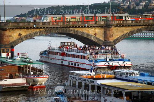 Praag, Golf Perstrip NVGJ naat Tjechie

Foto Peter Smulders BV