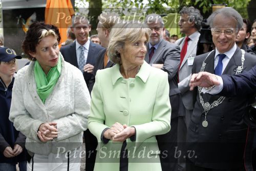Den Haag 27 mei 2010
Prinses Irene Jozias v Aartsen en Gerdi Verbeet openen fototentoonstelling bij de hofvijver bij het binnenhof.
Peter Smulders bv