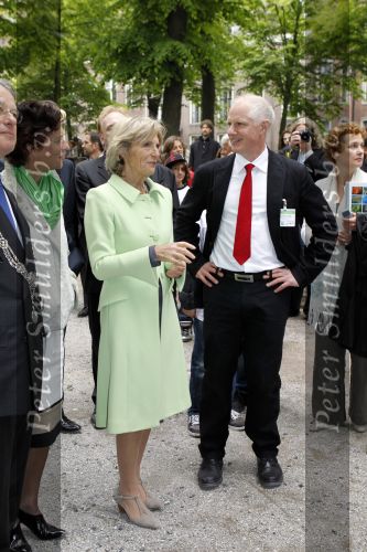 Den Haag 27 mei 2010
Prinses Irene Jozias v Aartsen en Gerdi Verbeet openen fototentoonstelling bij de hofvijver bij het binnenhof.
Peter Smulders bv