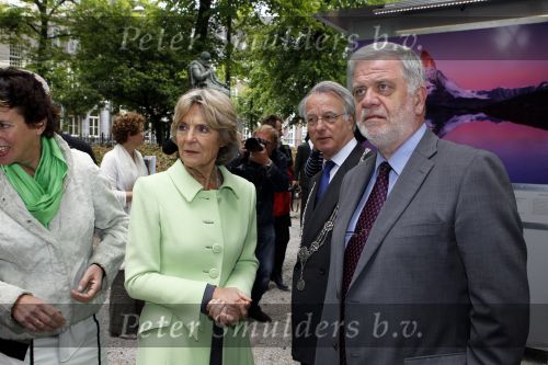 Den Haag 27 mei 2010
Prinses Irene Jozias v Aartsen en Gerdi Verbeet openen fototentoonstelling bij de hofvijver bij het binnenhof.
Peter Smulders bv