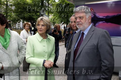 Den Haag 27 mei 2010
Prinses Irene Jozias v Aartsen en Gerdi Verbeet openen fototentoonstelling bij de hofvijver bij het binnenhof.
Peter Smulders bv