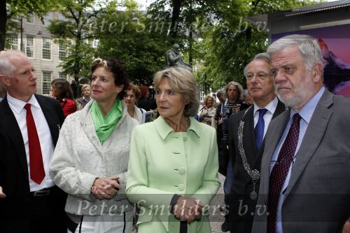 Den Haag 27 mei 2010
Prinses Irene Jozias v Aartsen en Gerdi Verbeet openen fototentoonstelling bij de hofvijver bij het binnenhof.
Peter Smulders bv