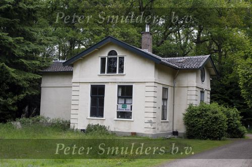 Wassenaar 29 mei 2010
Prinses Margarita haar man Tjalling ten Cate en prinses Irene hebben op de horsten bij Prins Willem Alexander en Maxima een huis met opstallen gekocht die ze gaan verbouwen om daar te wonen.
Peter Smulders bv