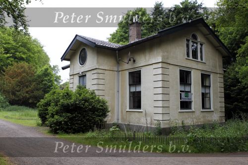 Wassenaar 29 mei 2010
Prinses Margarita haar man Tjalling ten Cate en prinses Irene hebben op de horsten bij Prins Willem Alexander en Maxima een huis met opstallen gekocht die ze gaan verbouwen om daar te wonen.
Peter Smulders bv