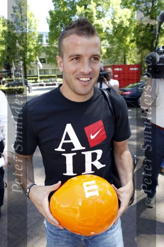 Amsterdam 4 juni 2010
Spelers Nederlands elftal melden zich bij het Hilton Hotel voor de laatste vriendschappelijke wedstrijd voor het WK. Rafael v d Vaart
Peter Smulders bv