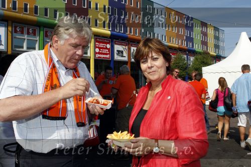 Amsterdam 5 juni 2010
Rita Verdonk en haar man eten een frietje bij de febo.
Peter Smulders bv