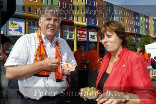 Amsterdam 5 juni 2010
Rita Verdonk en haar man eten een frietje bij de febo.
Peter Smulders bv