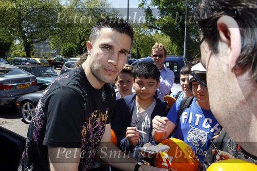 Amsterdam 4 juni 2010
Spelers Nederlands elftal melden zich bij het Hilton Hotel voor de laatste vriendschappelijke wedstrijd voor het WK. Robin v Persie
Peter Smulders bv