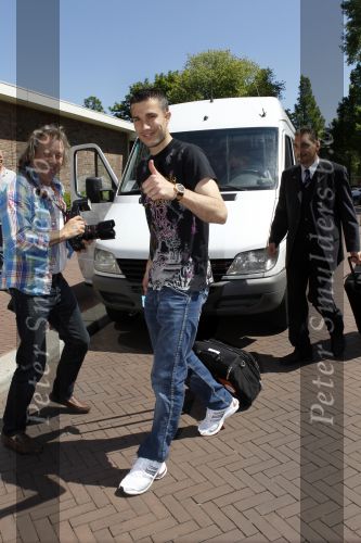 Amsterdam 4 juni 2010
Spelers Nederlands elftal melden zich bij het Hilton Hotel voor de laatste vriendschappelijke wedstrijd voor het WK. Robin v Persie
Peter Smulders bv