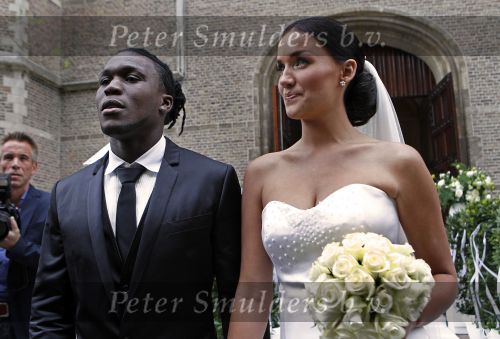 Rotterdam 27 mei 2010
Trouwen Royston Drenthe in rotterdam met Daisy.
Peter Smulders bv