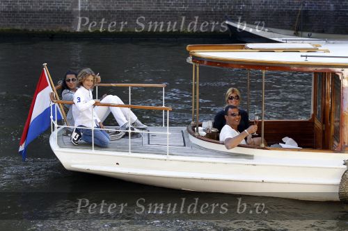 Amsterdam 3 juni 2010
Ruud Estelle Maxim en Joelle Gullit varen op boot de leifde door de grachten van Amsterdam ivm hun 10 jarig huwelijk.
Peter Smulders bv