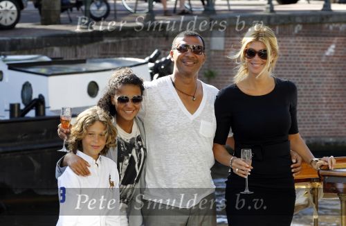 Amsterdam 3 juni 2010
Ruud Estelle Maxim en Joelle Gullit varen op boot de leifde door de grachten van Amsterdam ivm hun 10 jarig huwelijk.
Peter Smulders bv