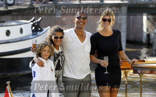 Amsterdam 3 juni 2010
Ruud Estelle Maxim en Joelle Gullit varen op boot de leifde door de grachten van Amsterdam ivm hun 10 jarig huwelijk.
Peter Smulders bv