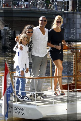 Amsterdam 3 juni 2010
Ruud Estelle Maxim en Joelle Gullit varen op boot de leifde door de grachten van Amsterdam ivm hun 10 jarig huwelijk.
Peter Smulders bv
