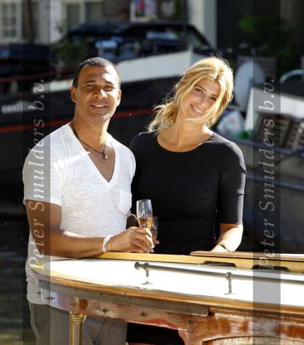 Amsterdam 3 juni 2010
Ruud Estelle Maxim en Joelle Gullit varen op boot de leifde door de grachten van Amsterdam ivm hun 10 jarig huwelijk.
Peter Smulders bv