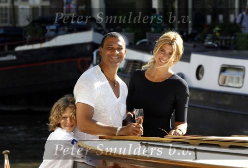 Amsterdam 3 juni 2010
Ruud Estelle Maxim en Joelle Gullit varen op boot de leifde door de grachten van Amsterdam ivm hun 10 jarig huwelijk.
Peter Smulders bv