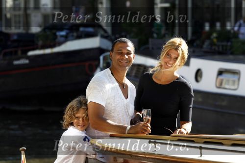 Amsterdam 3 juni 2010
Ruud Estelle Maxim en Joelle Gullit varen op boot de leifde door de grachten van Amsterdam ivm hun 10 jarig huwelijk.
Peter Smulders bv