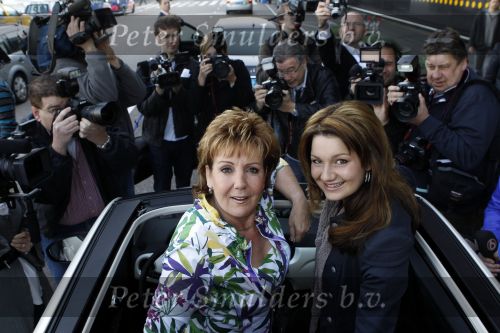 Schiphol 18 mei 2010
Sieneke en Marianne Weber vertrekken vanaf schiphol naar Oslo voor het songfestival.
Peter Smulders bv