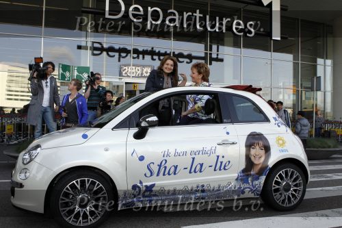 Schiphol 18 mei 2010
Sieneke en Marianne Weber vertrekken vanaf schiphol naar Oslo voor het songfestival.
Peter Smulders bv