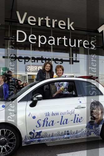 Schiphol 18 mei 2010
Sieneke en Marianne Weber vertrekken vanaf schiphol naar Oslo voor het songfestival.
Peter Smulders bv
