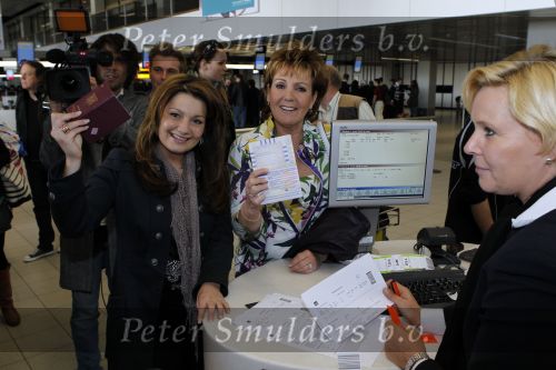 Schiphol 18 mei 2010
Sieneke en Marianne Weber vertrekken vanaf schiphol naar Oslo voor het songfestival.
Peter Smulders bv